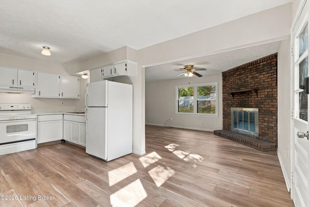 9719 Lake Elkhorn Dr, Louisville, KY 40291
