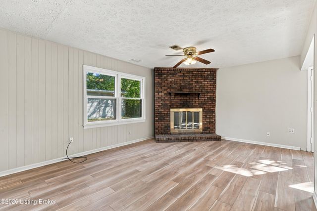 9719 Lake Elkhorn Dr, Louisville, KY 40291