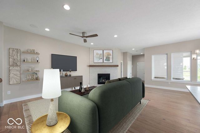 6076 Salisbury Street, Zionsville, IN 46077