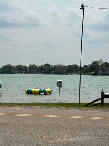 11108 Silver Lake Road, South Lyon, MI 48178