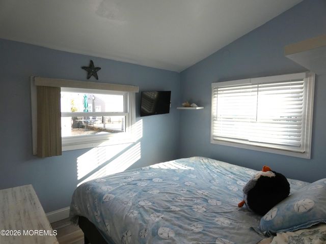 33 E Penguin Way, Lavallette, NJ 08735