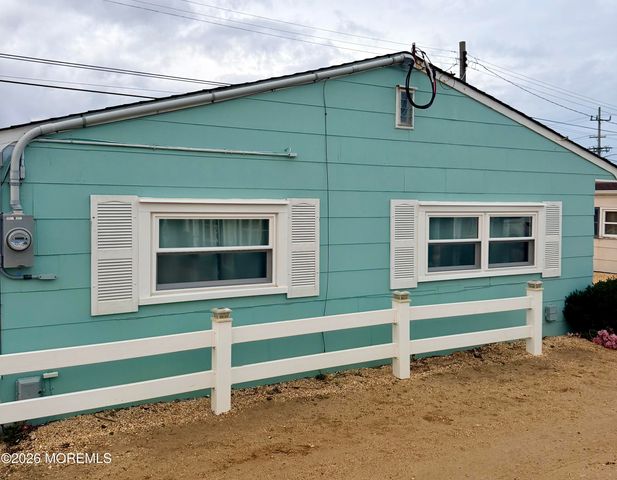 33 E Penguin Way, Lavallette, NJ 08735