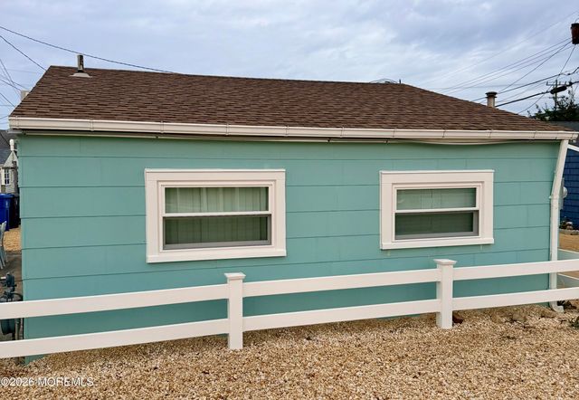 33 E Penguin Way, Lavallette, NJ 08735