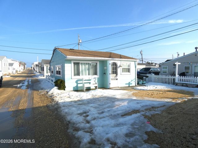 33 E Penguin Way, Lavallette, NJ 08735