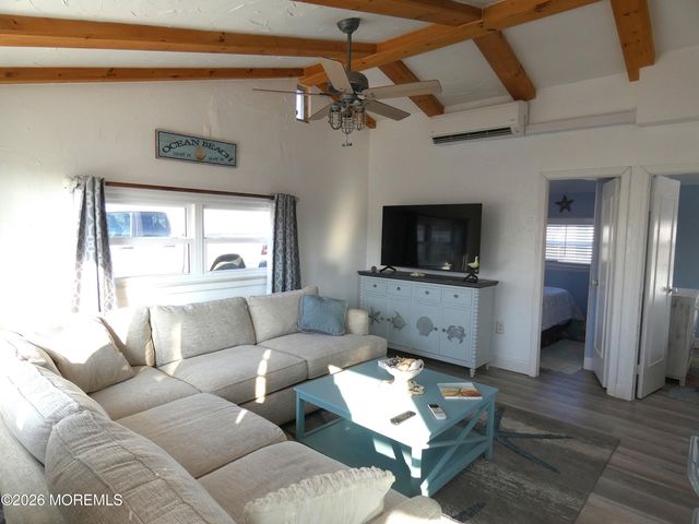 33 E Penguin Way, Lavallette, NJ 08735