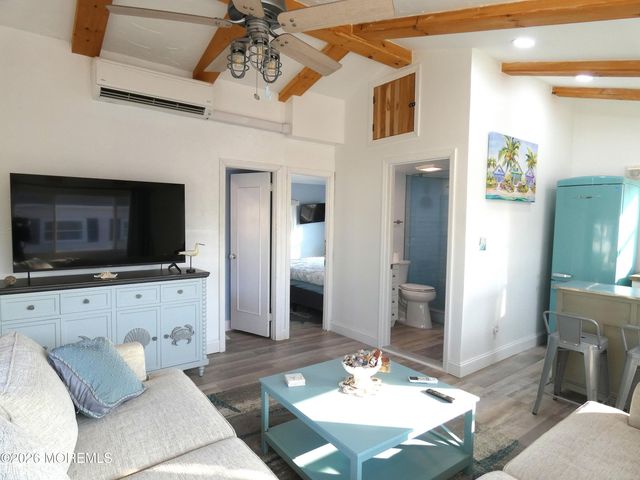 33 E Penguin Way, Lavallette, NJ 08735