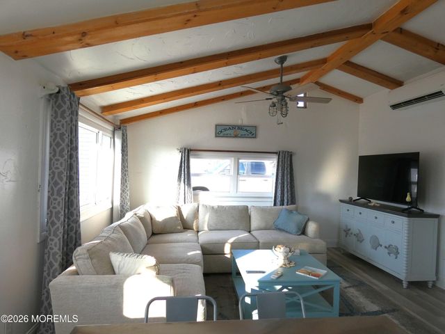 33 E Penguin Way, Lavallette, NJ 08735