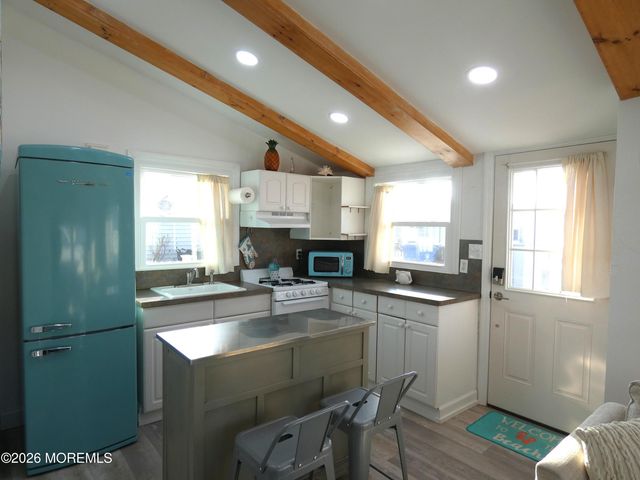 33 E Penguin Way, Lavallette, NJ 08735