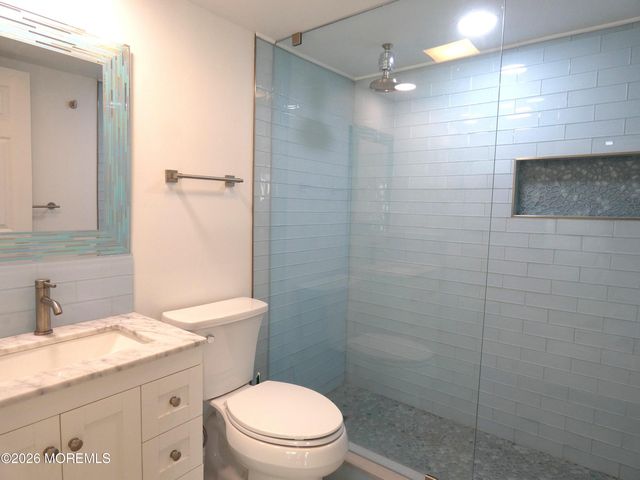 33 E Penguin Way, Lavallette, NJ 08735