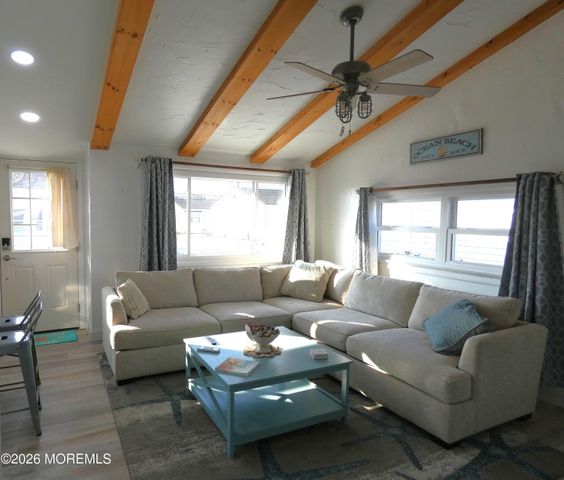 33 E Penguin Way, Lavallette, NJ 08735