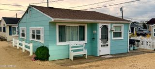 33 E Penguin Way, Lavallette, NJ 08735