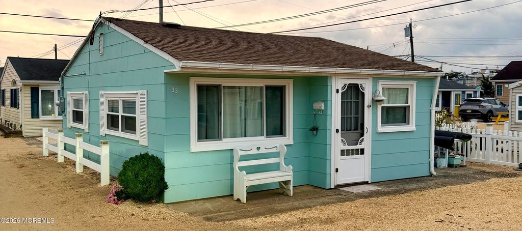 33 E Penguin Way, Lavallette, NJ 08735