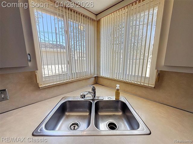 27740 Barkley Street, Livonia, MI 48154