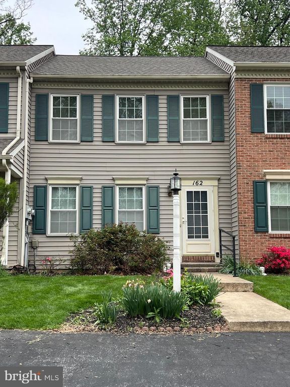 162 OLD HERSHEY RD, Elizabethtown, PA 17022