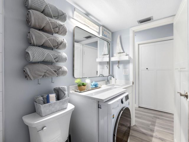 1555 TARPON CENTER DRIVE G 235, Venice, FL 34285