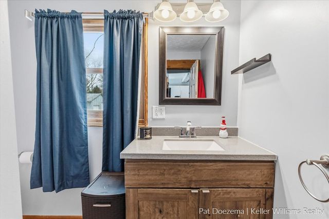 1417 Harrison Street, Lake Odessa, MI 48849