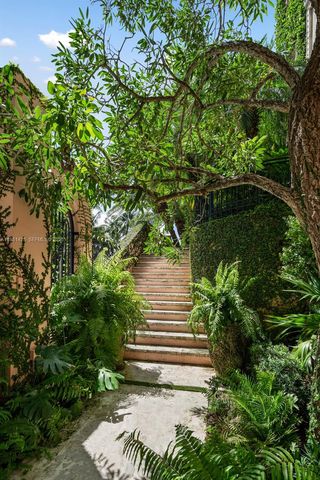 1840 S Bayshore Lane, Miami, FL 33133