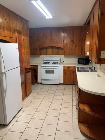 1015 Oak Drive, Huntsville, TX 77320