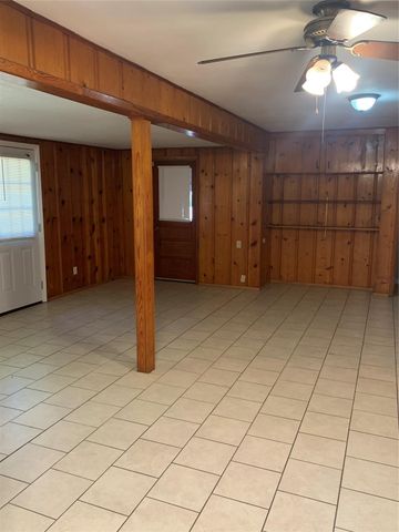 1015 Oak Drive, Huntsville, TX 77320