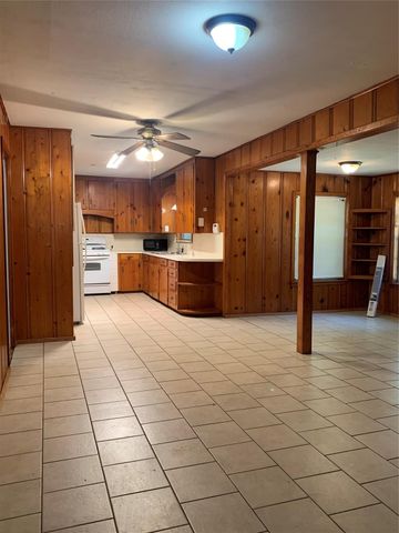 1015 Oak Drive, Huntsville, TX 77320