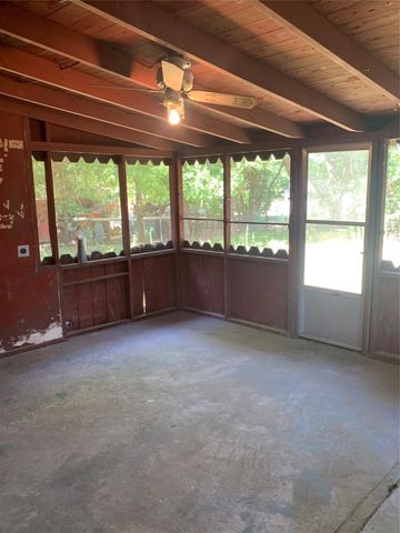 1015 Oak Drive, Huntsville, TX 77320