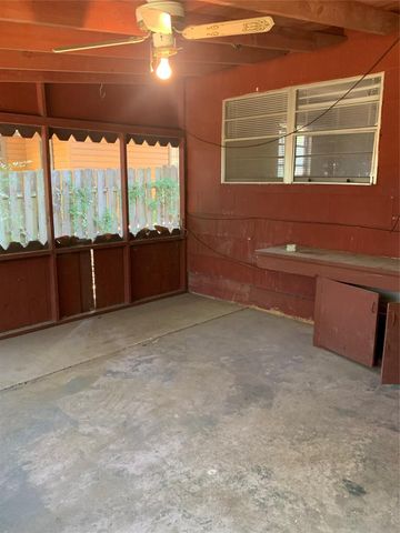 1015 Oak Drive, Huntsville, TX 77320