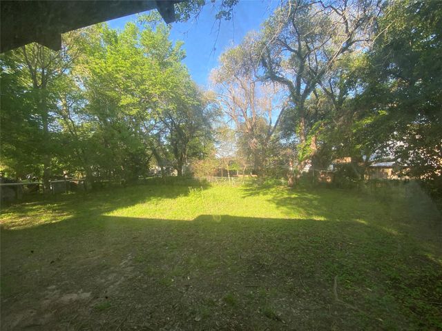 1015 Oak Drive, Huntsville, TX 77320