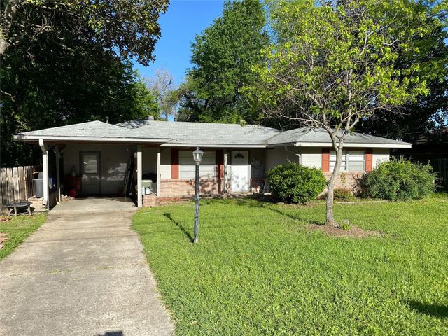 1015 Oak Drive, Huntsville, TX 77320