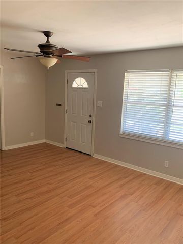 1015 Oak Drive, Huntsville, TX 77320