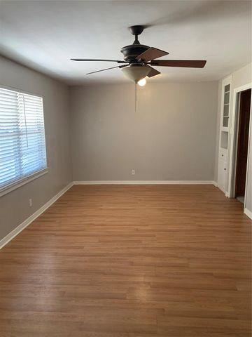 1015 Oak Drive, Huntsville, TX 77320
