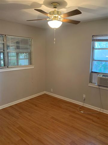 1015 Oak Drive, Huntsville, TX 77320