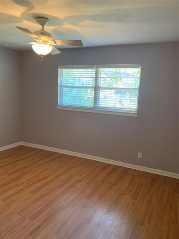 1015 Oak Drive, Huntsville, TX 77320