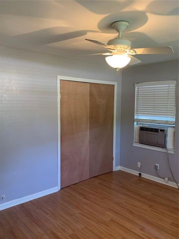 1015 Oak Drive, Huntsville, TX 77320