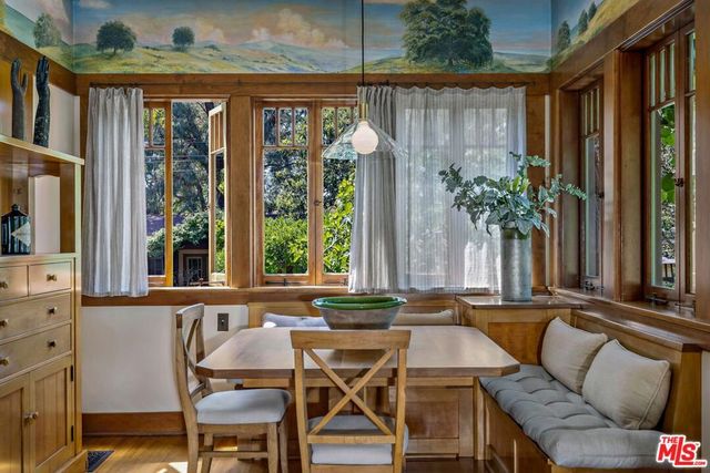 111 S Van Ness Avenue, Los Angeles, CA 90004