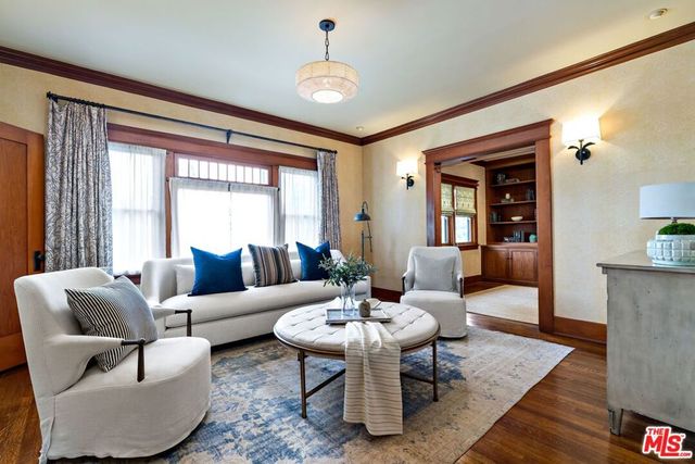 111 S Van Ness Avenue, Los Angeles, CA 90004