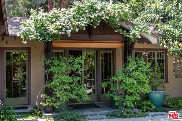 111 S Van Ness Avenue, Los Angeles, CA 90004