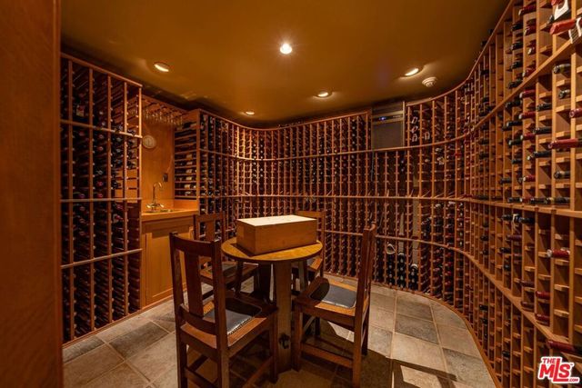 111 S Van Ness Avenue, Los Angeles, CA 90004