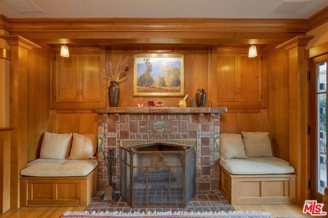 111 S Van Ness Avenue, Los Angeles, CA 90004