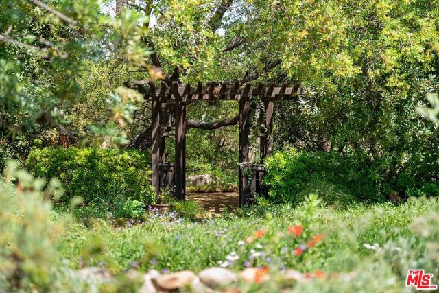 111 S Van Ness Avenue, Los Angeles, CA 90004