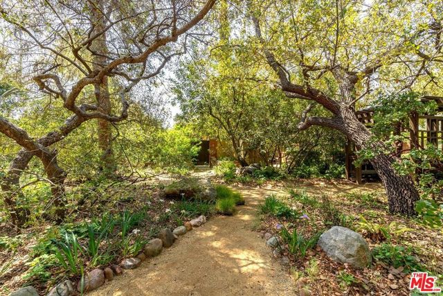 111 S Van Ness Avenue, Los Angeles, CA 90004