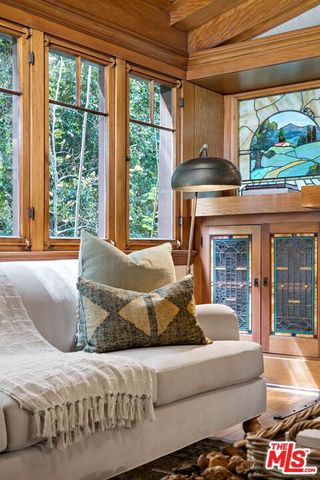 111 S Van Ness Avenue, Los Angeles, CA 90004