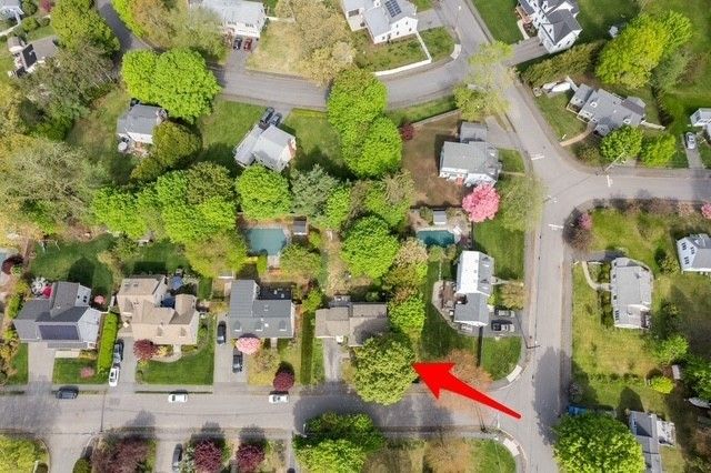 3 Bunker Ln, Natick, MA 01760