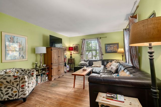 3 Bunker Ln, Natick, MA 01760