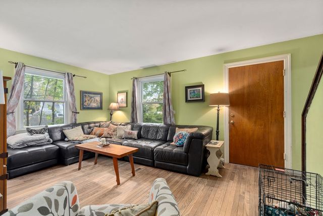 3 Bunker Ln, Natick, MA 01760