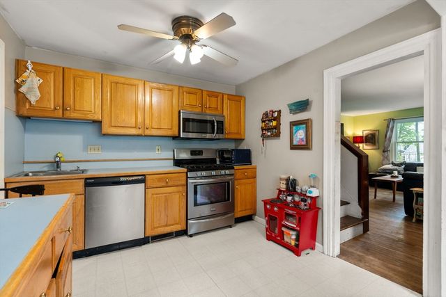3 Bunker Ln, Natick, MA 01760
