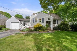 3 Bunker Ln, Natick, MA 01760