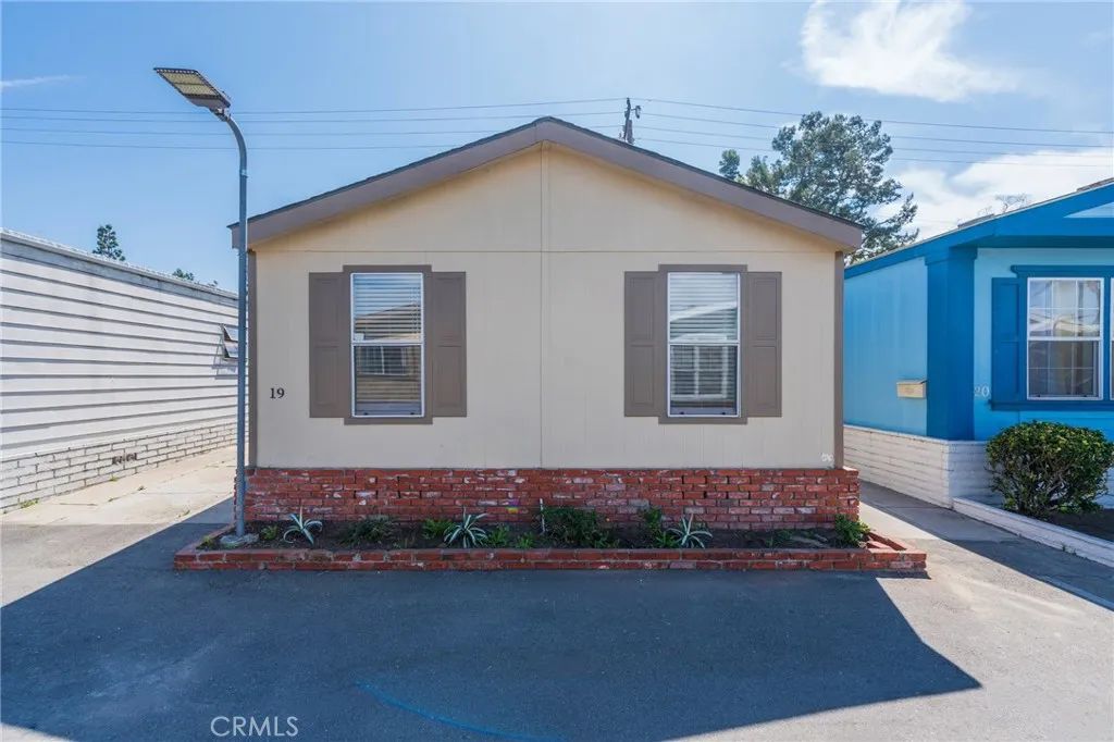 12062 W Edinger Spc 19, Santa Ana, CA 92704