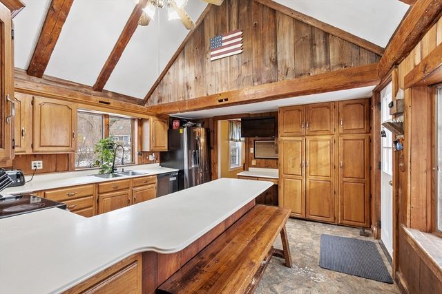 114 Chestnut St, Lunenburg, MA 01462