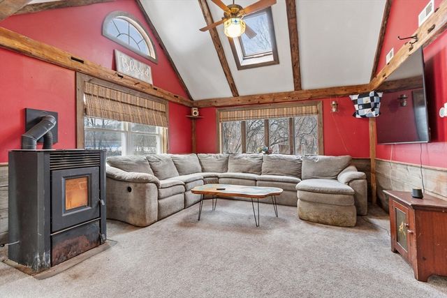 114 Chestnut St, Lunenburg, MA 01462