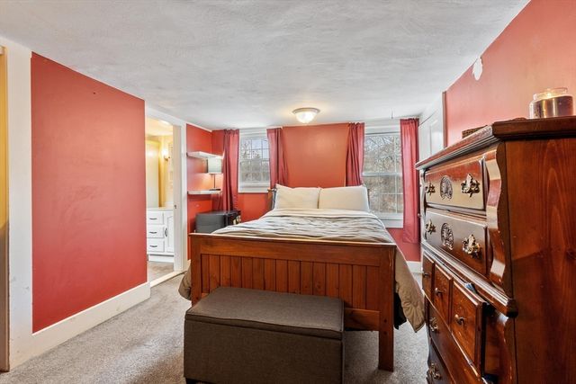 114 Chestnut St, Lunenburg, MA 01462